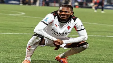 “曼联足总杯赛前预测：巴因德尔镇守球门，梅努与乌加特双核坐镇中场”